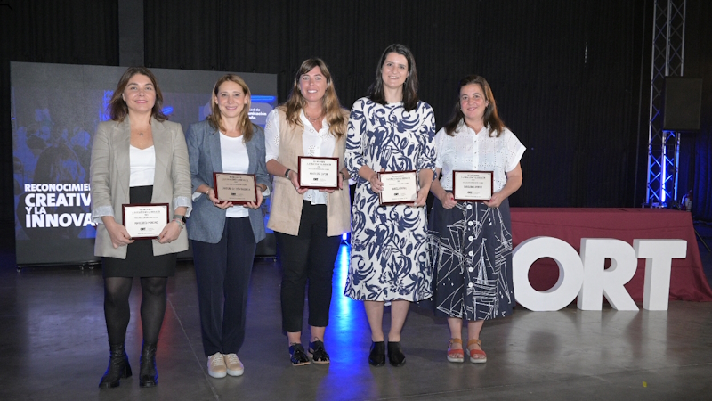 *Margarita Mangino, Carolina de León, María José Caponi, Marcela Dobal y Carolina Curbelo*