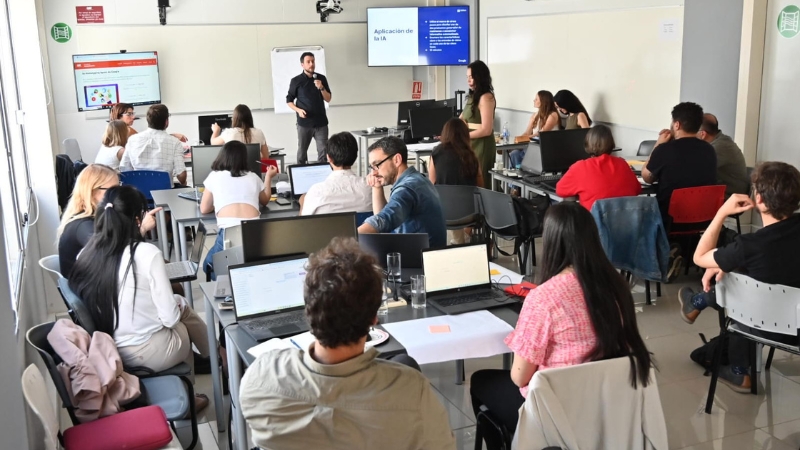 Panel de inserción laboral en comunicación