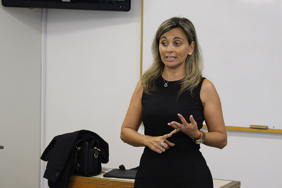 Mariana Dárdano en la clase Producción y evaluación de eventos.