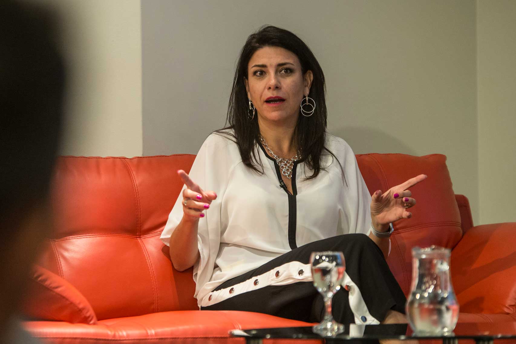 Florencia Sabatini en la presentaci&oacute;n de los postgrados de la Facultad de Comunicaci&oacute;n y Dise&ntilde;o.