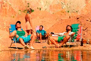 En el pozo. Rafael y Bernardo Antonaccio.